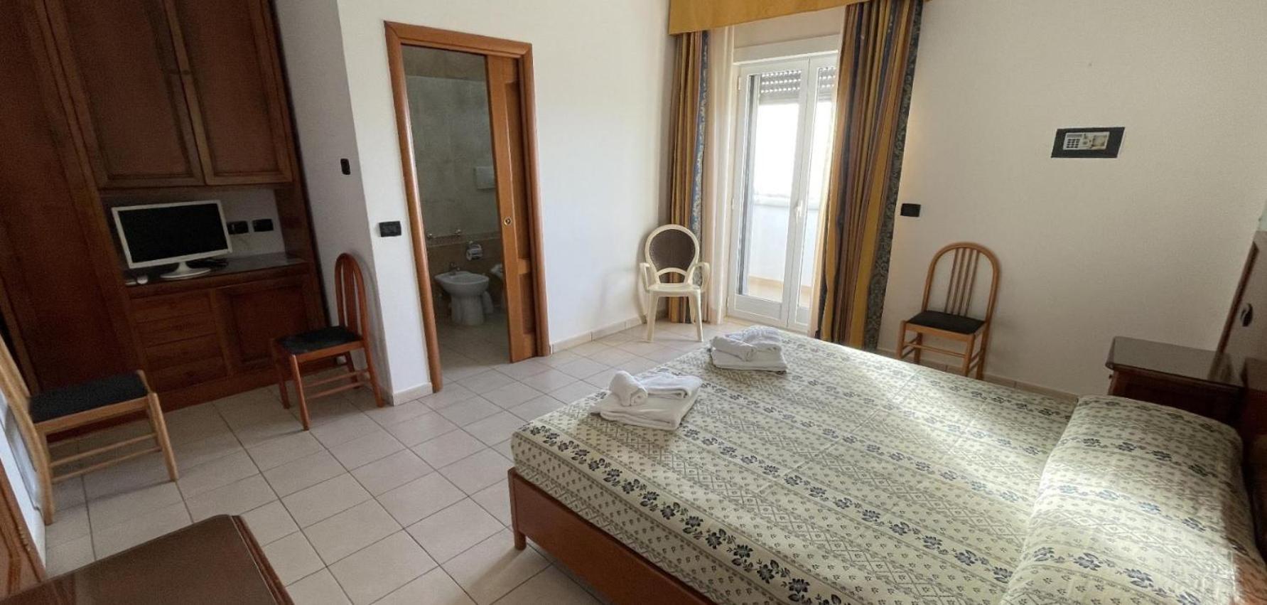 Hotel Dei Bizantini & Villaggio Campo Dei Messapi 산 피에트로 인 베바냐 외부 사진
