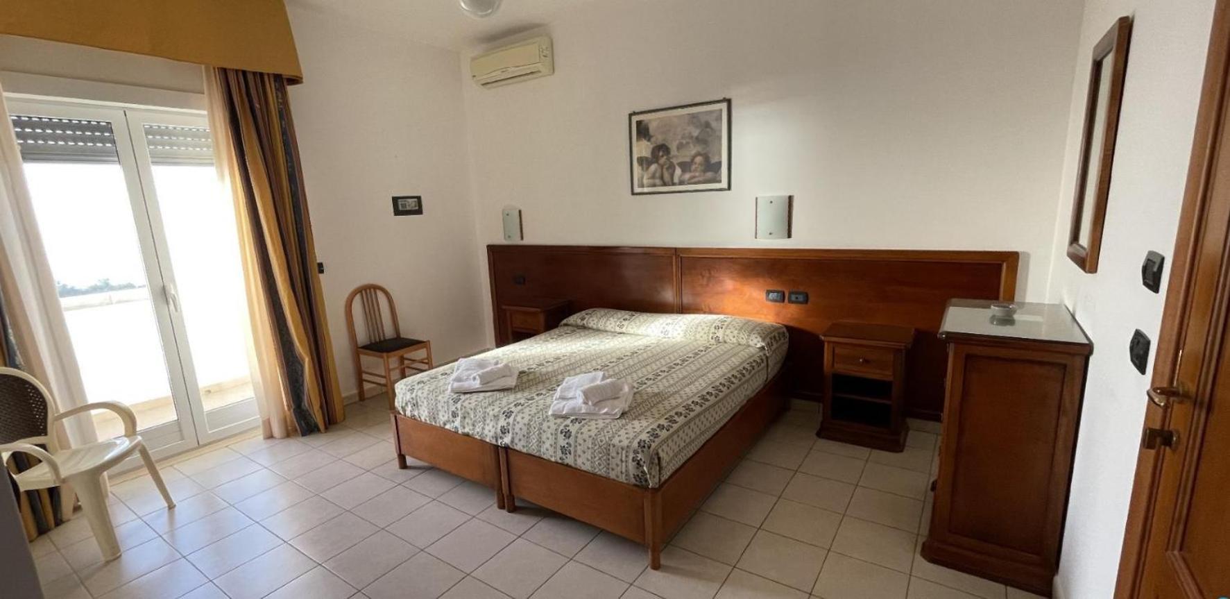 Hotel Dei Bizantini & Villaggio Campo Dei Messapi 산 피에트로 인 베바냐 외부 사진